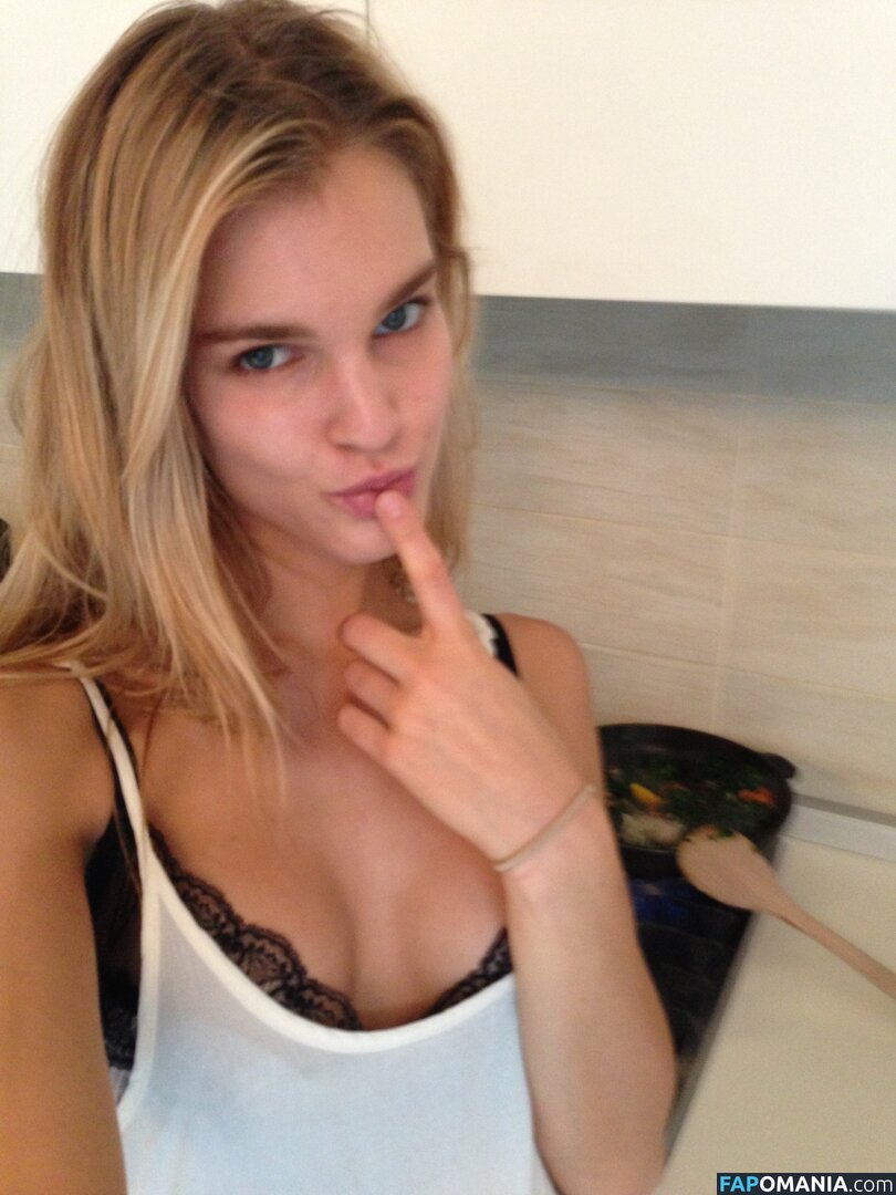 Joy Corrigan Meztelen Kikerült fotó #3