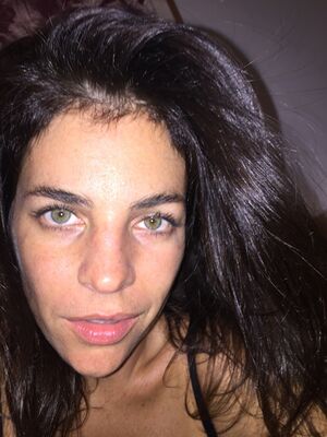 Julia Restoin