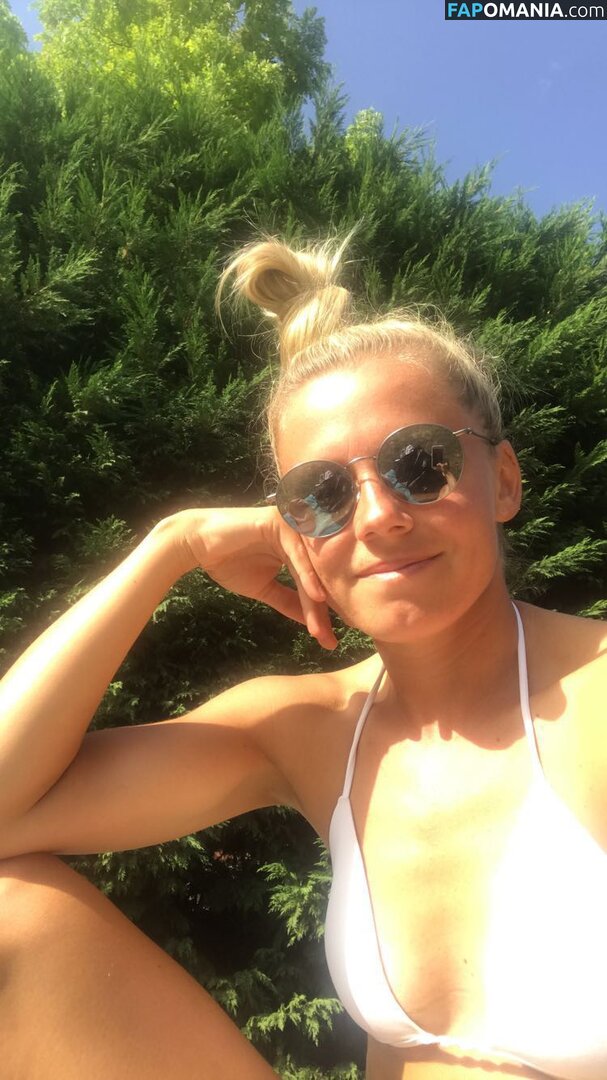 Julia Simic Meztelen Kikerült fotó #8