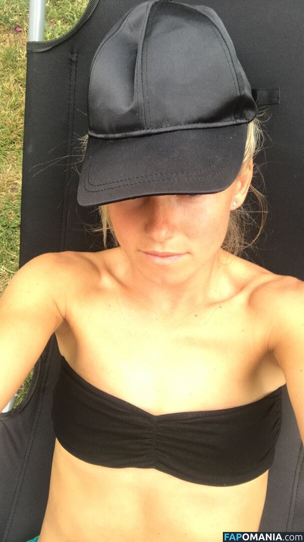 Julia Simic Meztelen Kikerült fotó #11