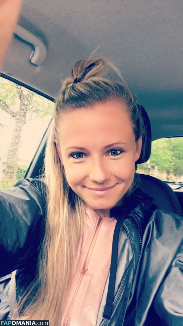 Julia Simic Meztelen Kikerült fotó #16