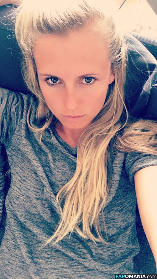 Julia Simic Meztelen Kikerült fotó #20