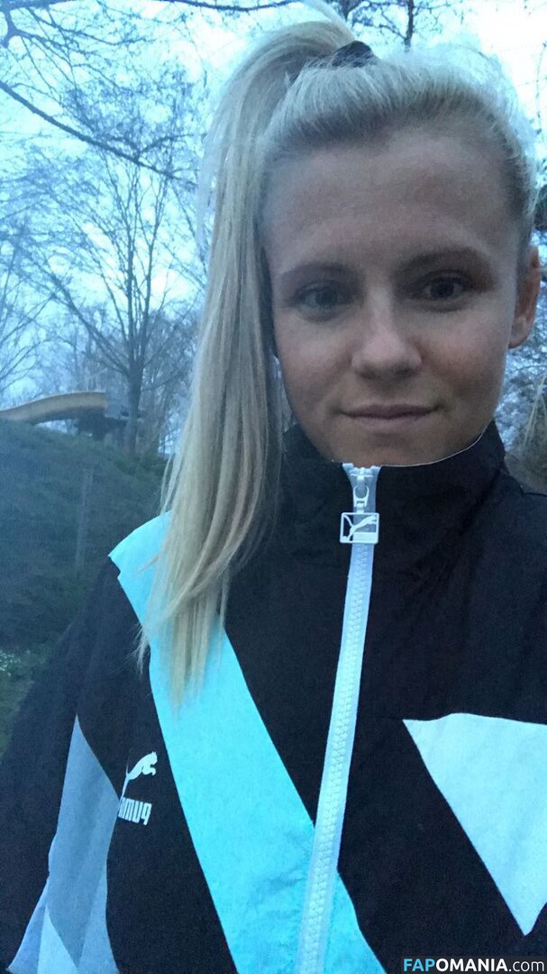 Julia Simic Meztelen Kikerült fotó #22