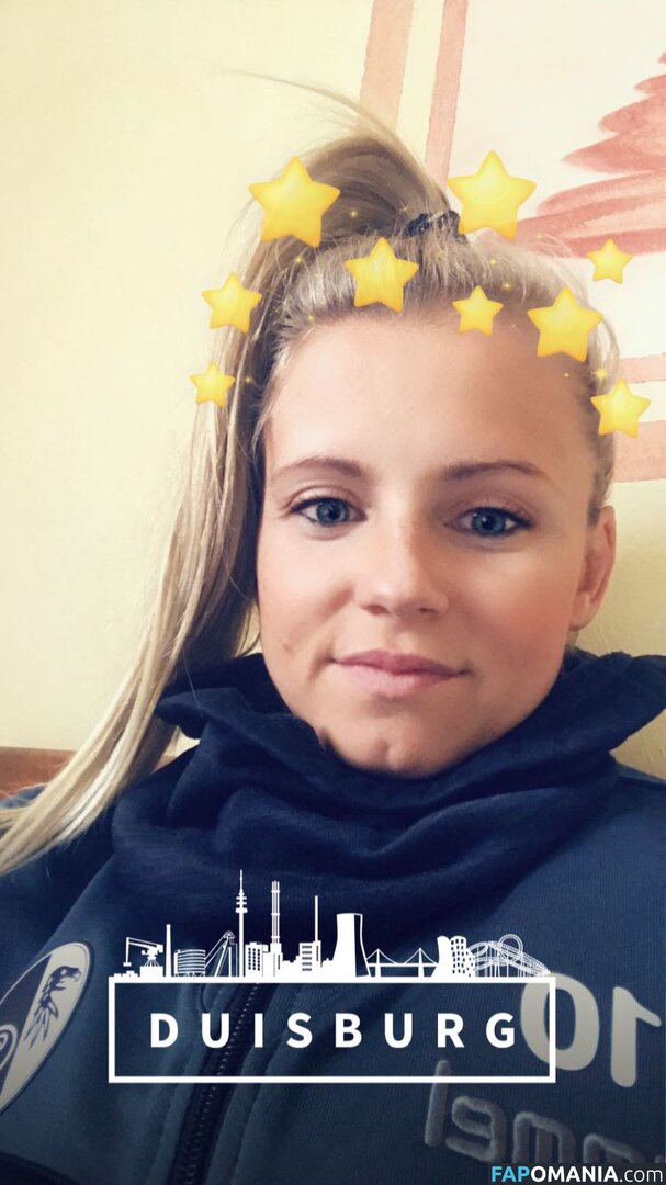 Julia Simic Meztelen Kikerült fotó #24