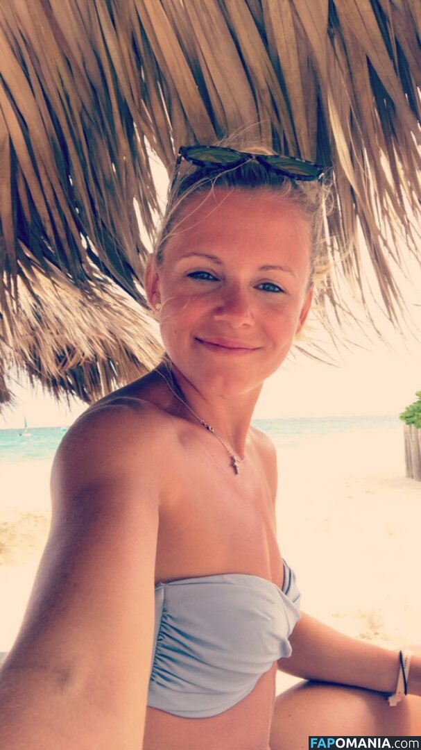 Julia Simic Meztelen Kikerült fotó #42