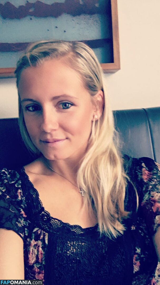 Julia Simic Meztelen Kikerült fotó #49