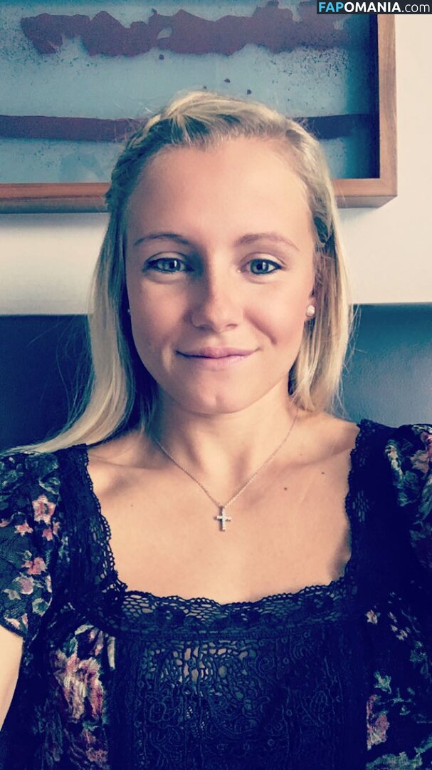 Julia Simic Meztelen Kikerült fotó #50