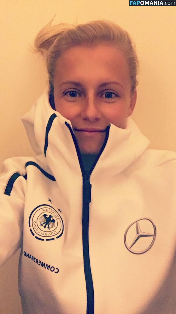 Julia Simic Meztelen Kikerült fotó #52