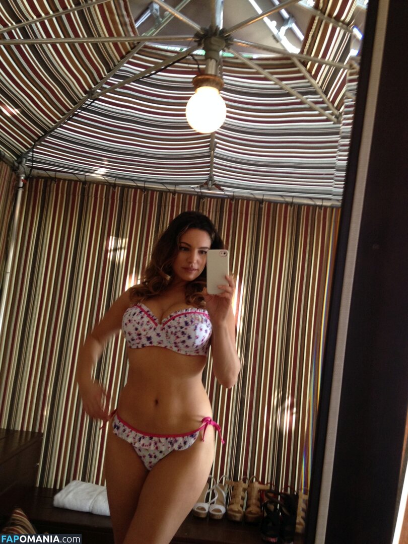 Kelly Brook Meztelen Kikerült fotó #38