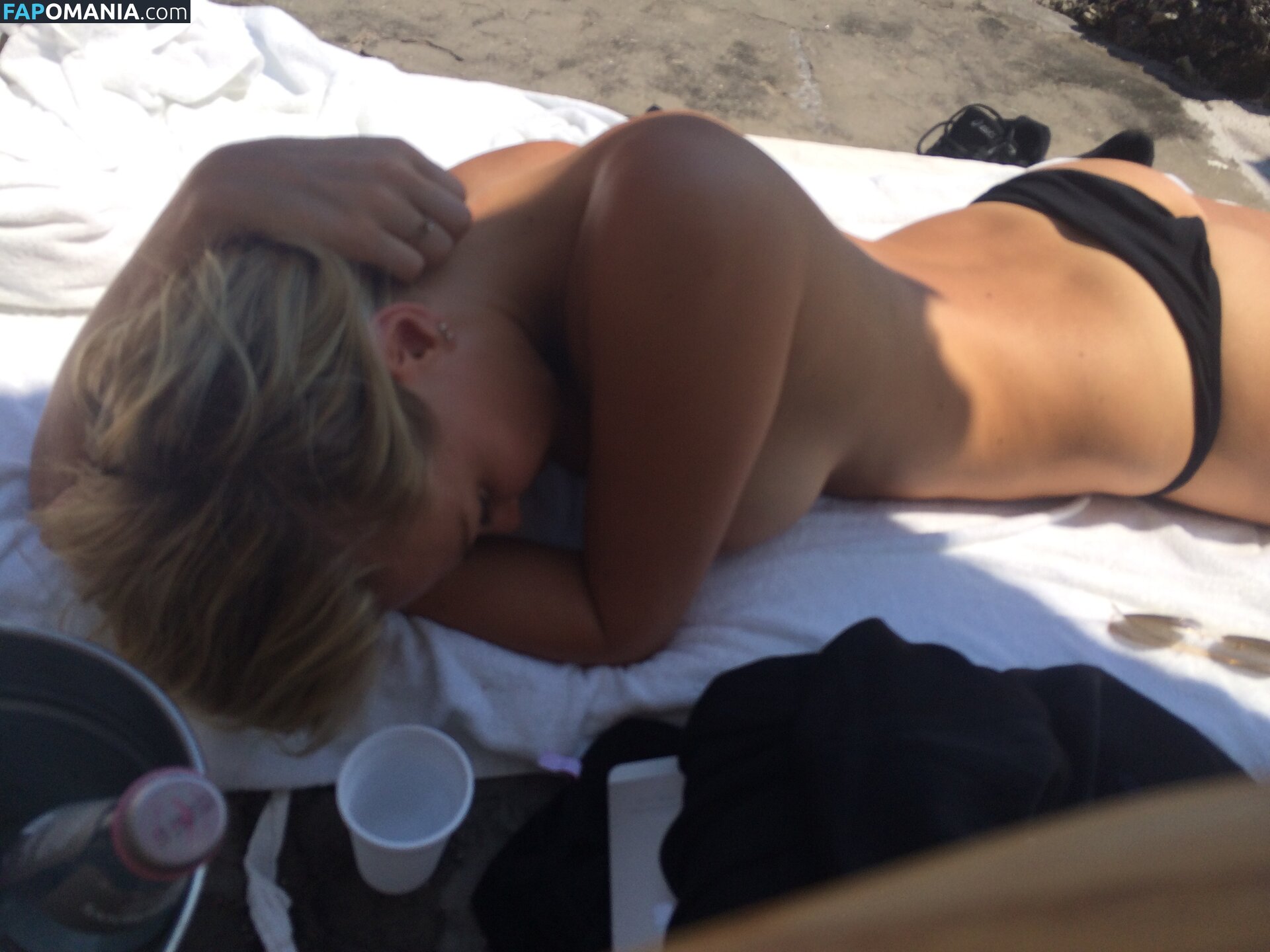 Lara Bingle Meztelen Kikerült fotó #24
