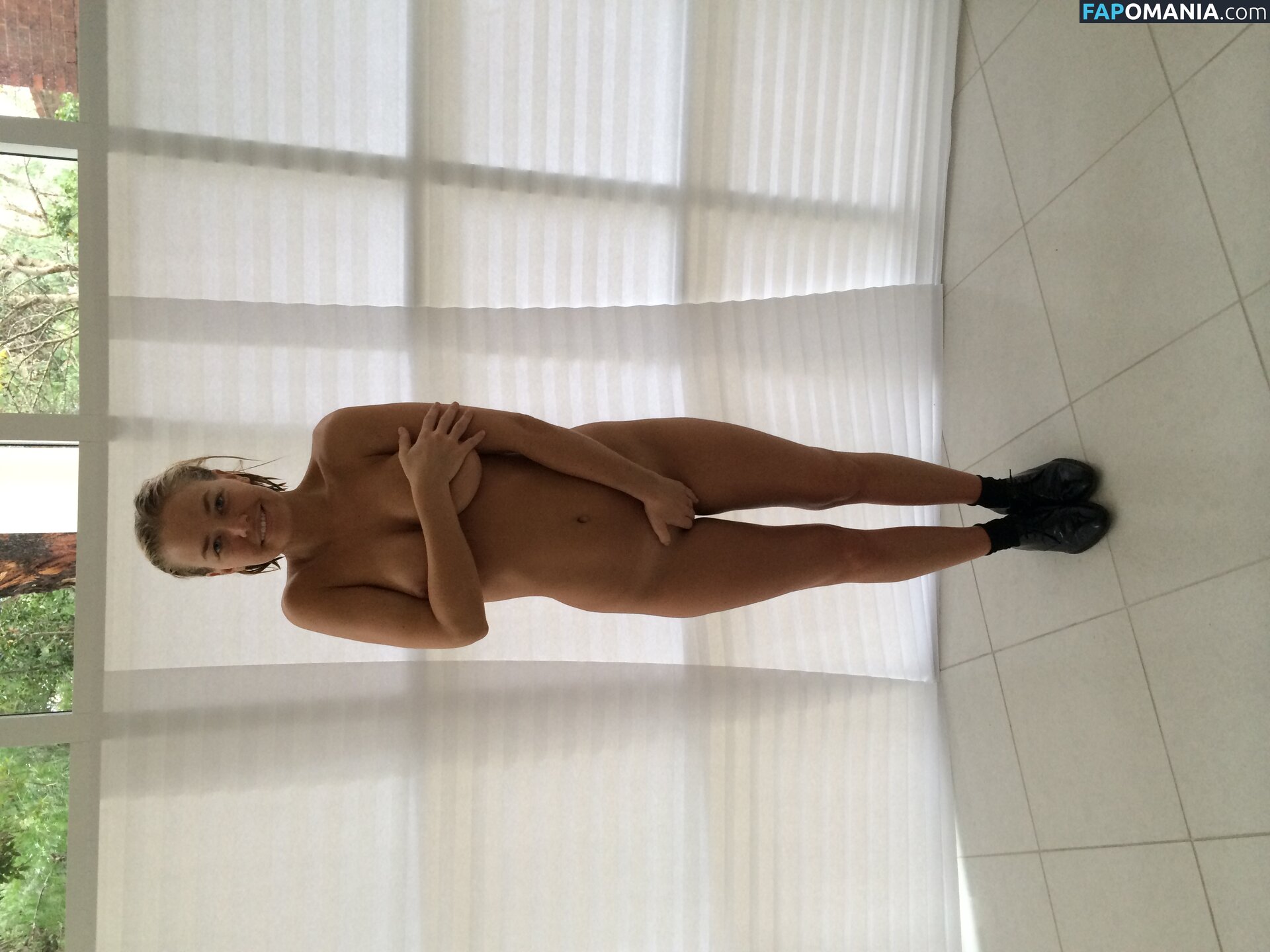 Lara Bingle Meztelen Kikerült fotó #173