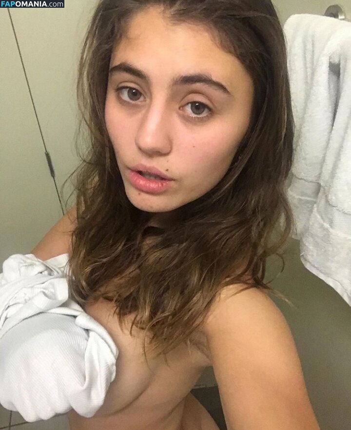 Lia Marie Johnson Meztelen Kikerült fotó #2
