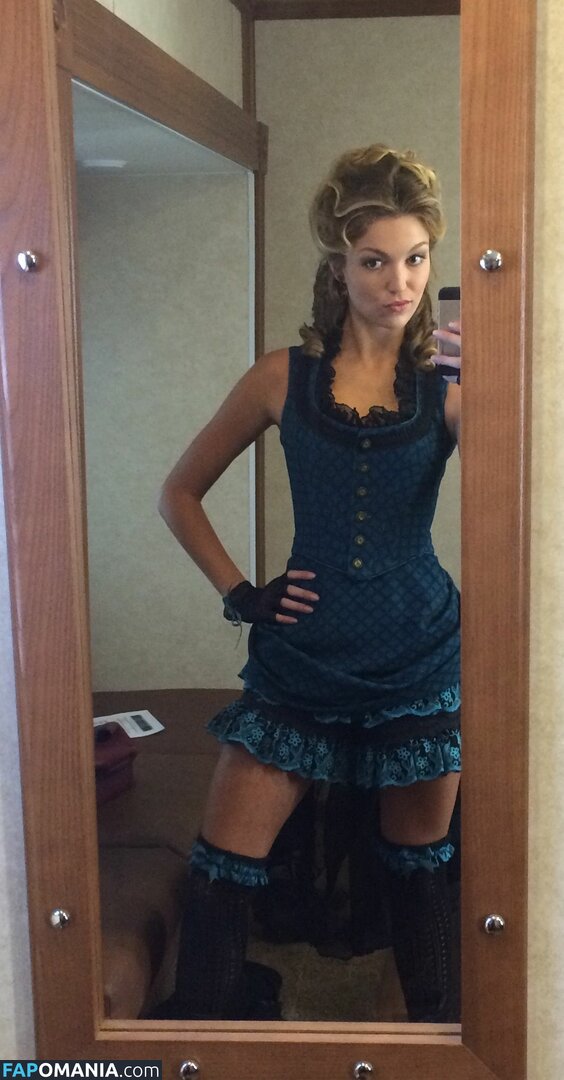 Lili Simmons Meztelen Kikerült fotó #9