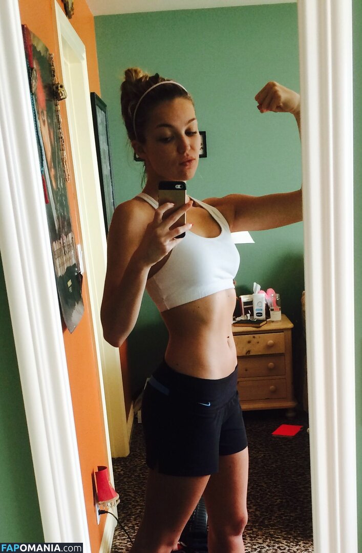 Lili Simmons Meztelen Kikerült fotó #25