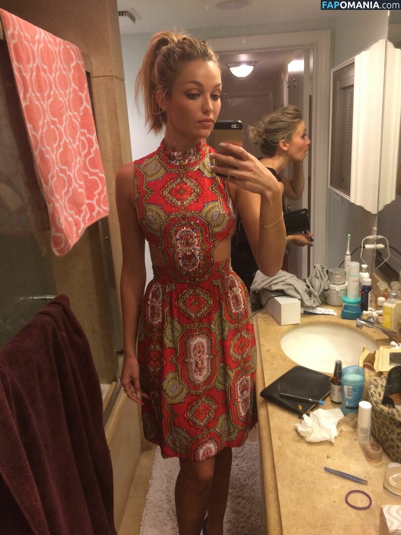 Lili Simmons Meztelen Kikerült fotó #30