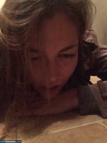 Lili Simmons Meztelen Kikerült fotó #45