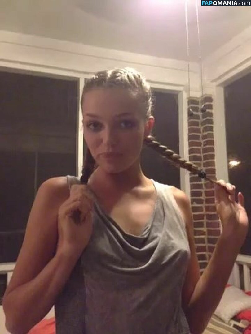 Lili Simmons Meztelen Kikerült fotó #57