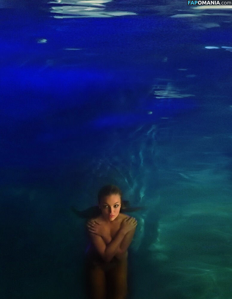 Lili Simmons Meztelen Kikerült fotó #68