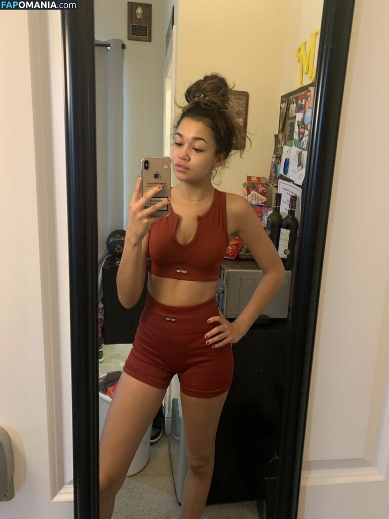 Madison Bailey Meztelen Kikerült fotó #4