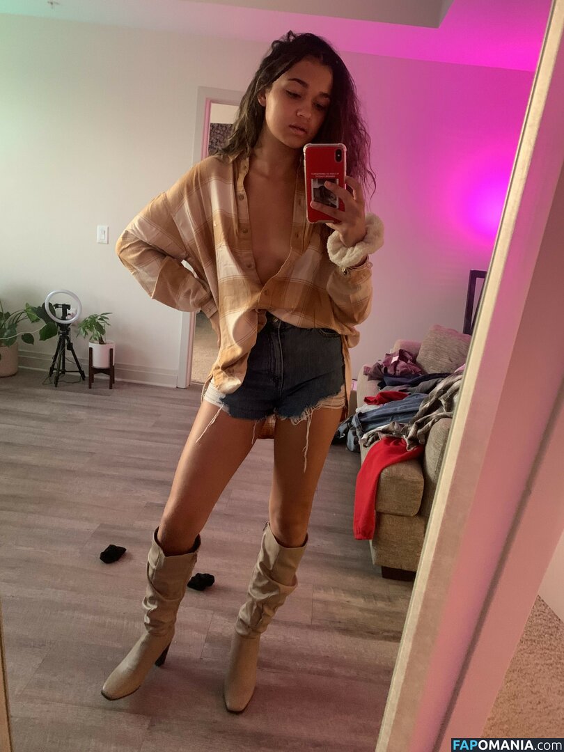 Madison Bailey Meztelen Kikerült fotó #10