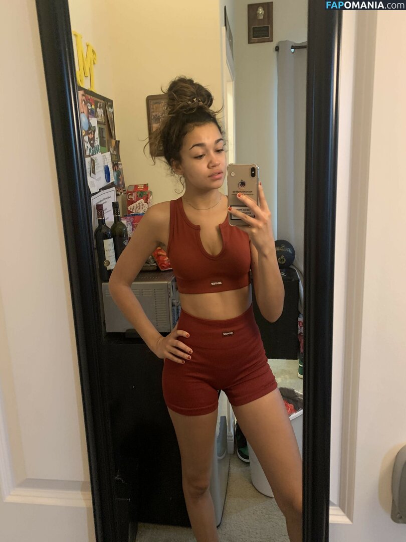 Madison Bailey Meztelen Kikerült fotó #25