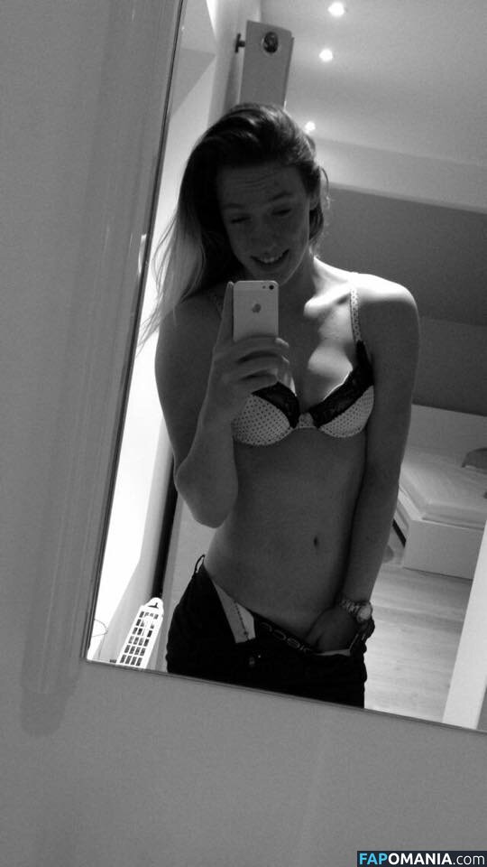 Monika Van De Vondel Meztelen Kikerült fotó #10