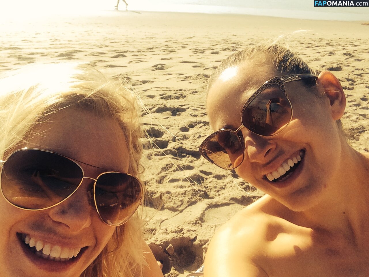 Olivia Lee Meztelen Kikerült fotó #14