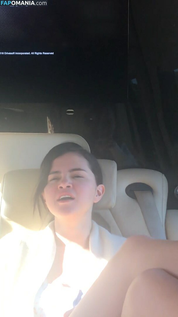 Selena Gomez Meztelen Kikerült fotó #28