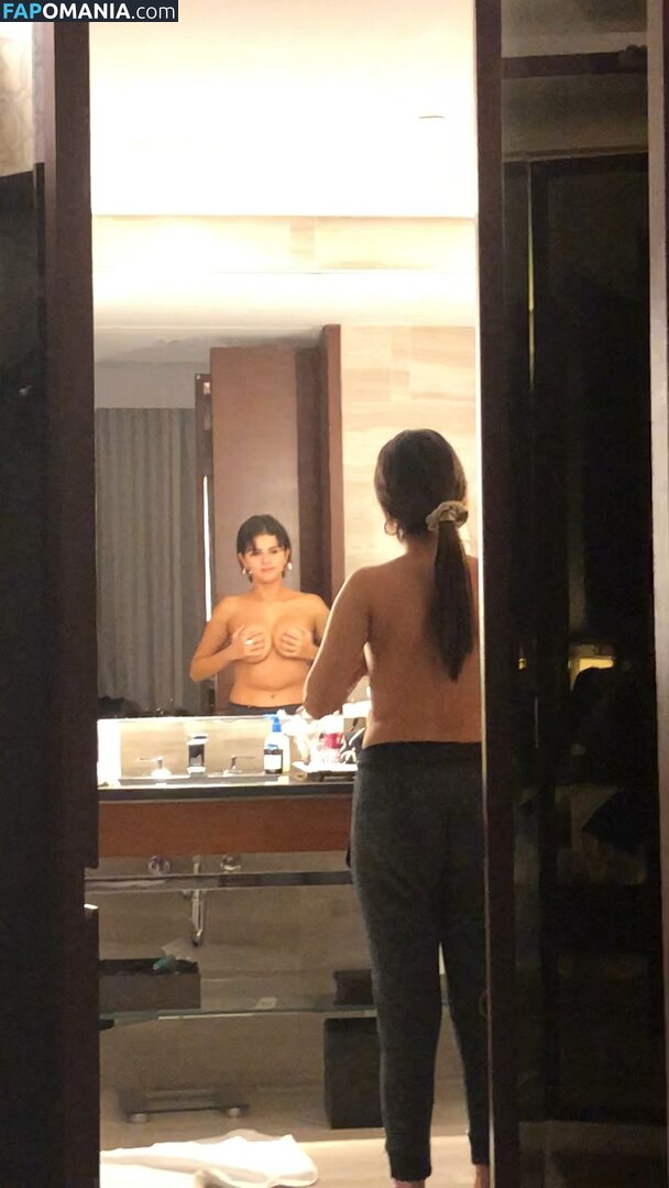 Selena Gomez Meztelen Kikerült fotó #34