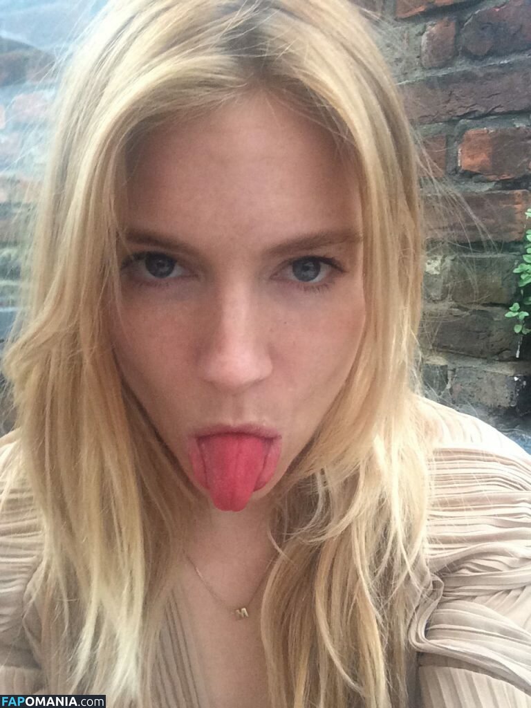 Sienna Miller Meztelen Kikerült fotó #23
