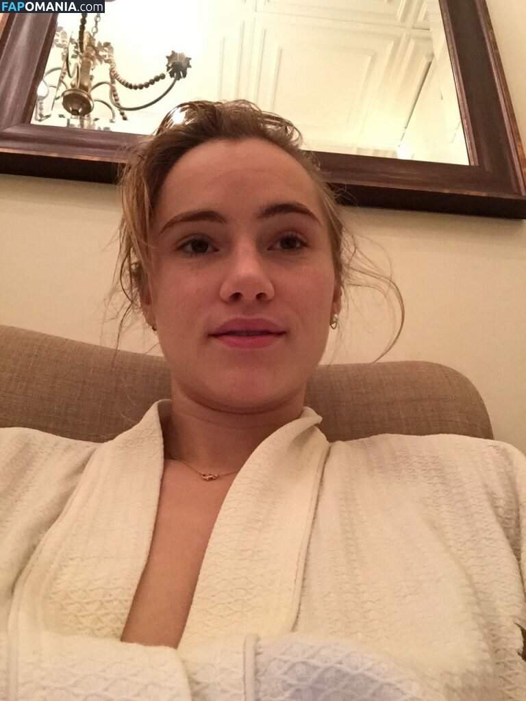 Suki Waterhouse Meztelen Kikerült fotó #1