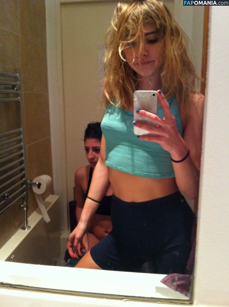 Suki Waterhouse Meztelen Kikerült fotó #46