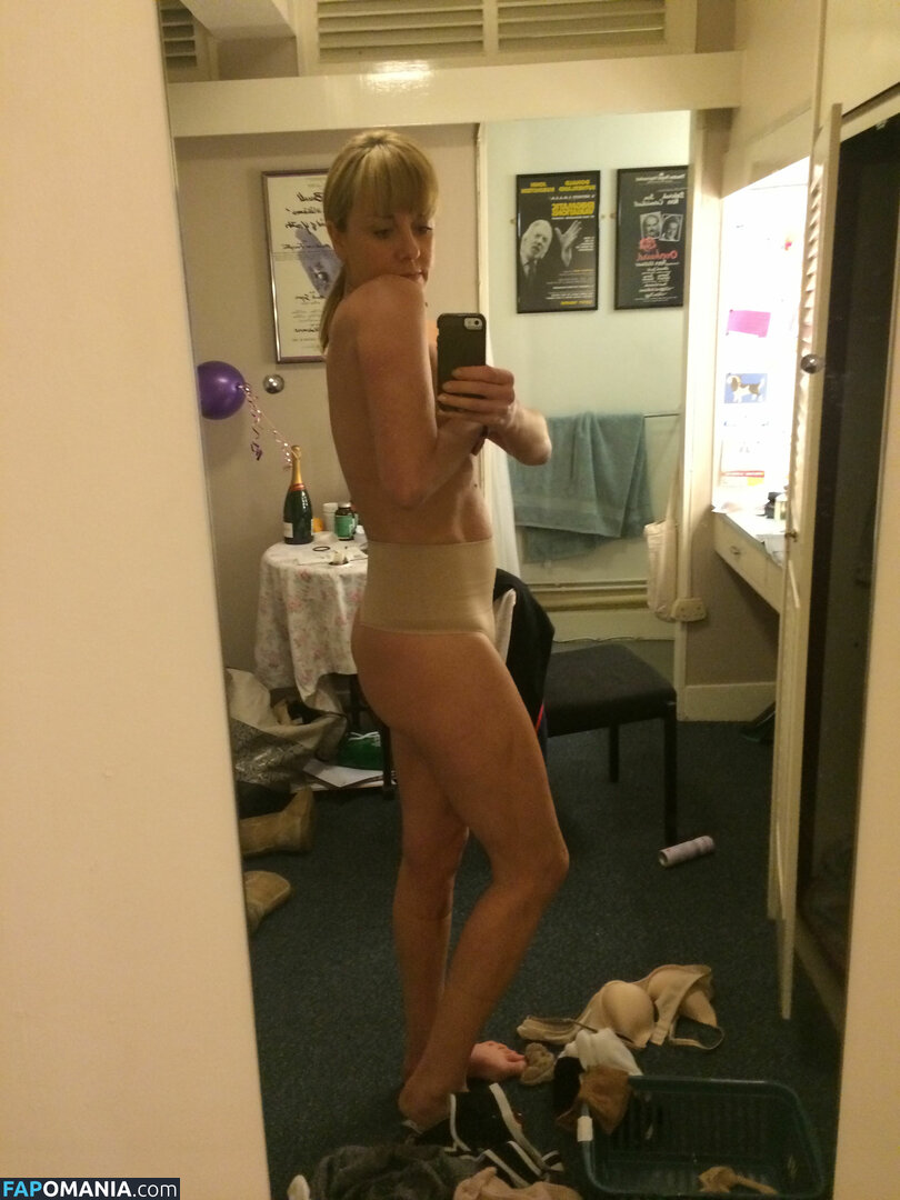 Tamzin Outhwaite Meztelen Kikerült fotó #9