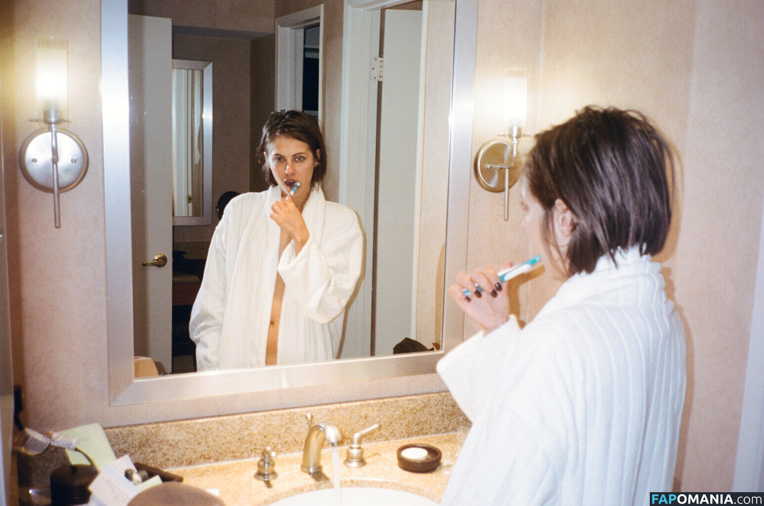 Willa Holland Meztelen Kikerült fotó #5