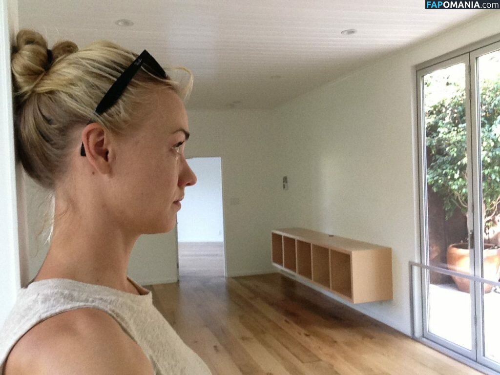 Yvonne Strahovski Meztelen Kikerült fotó #34