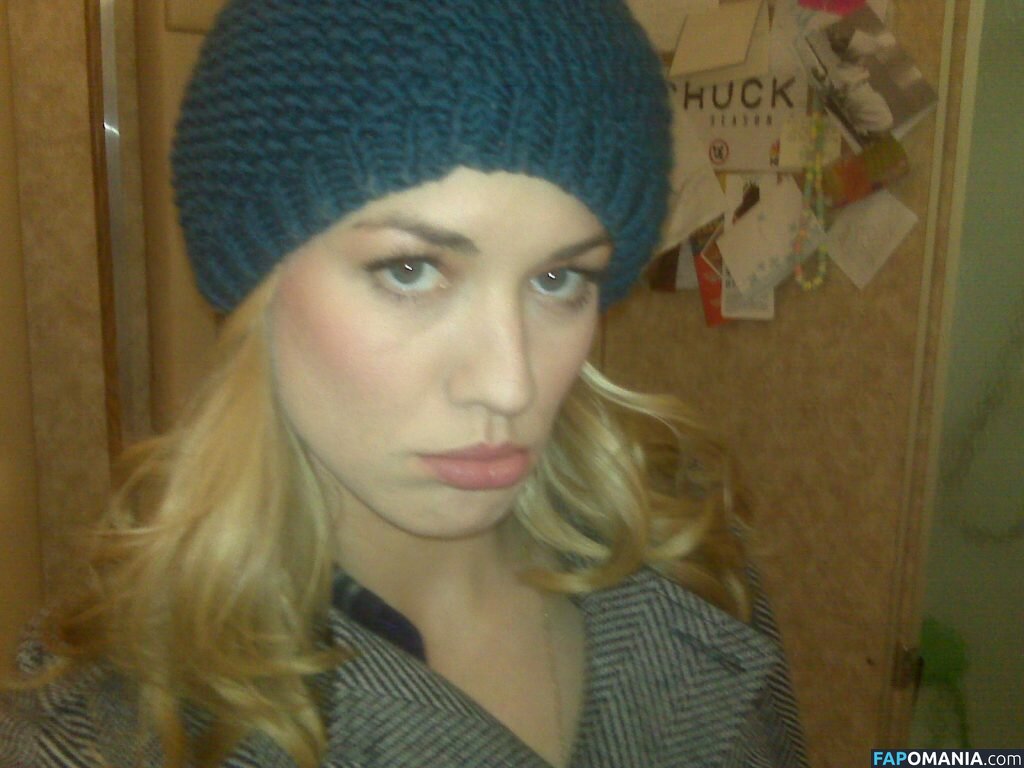 Yvonne Strahovski Meztelen Kikerült fotó #58
