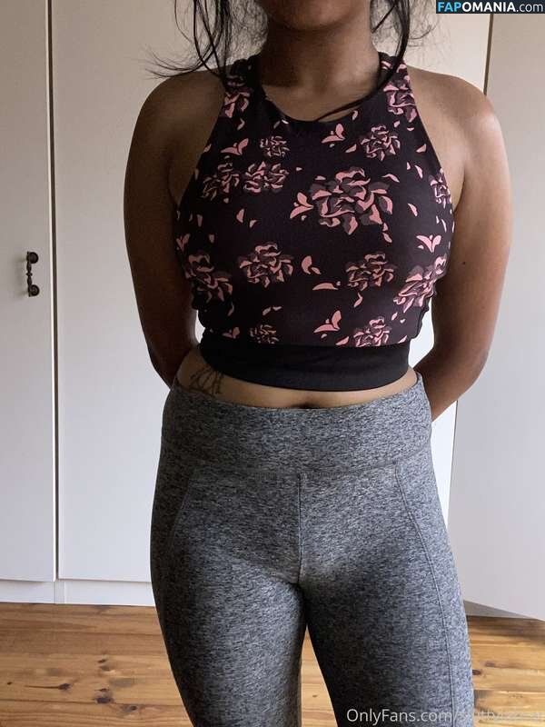 Adhana / sluttylabrat Meztelen OnlyFans  Kikerült fotó #8