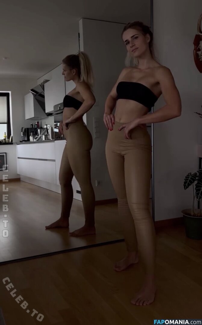 Adrienne Koleszar / adrienne_koleszar Meztelen OnlyFans  Kikerült fotó #2