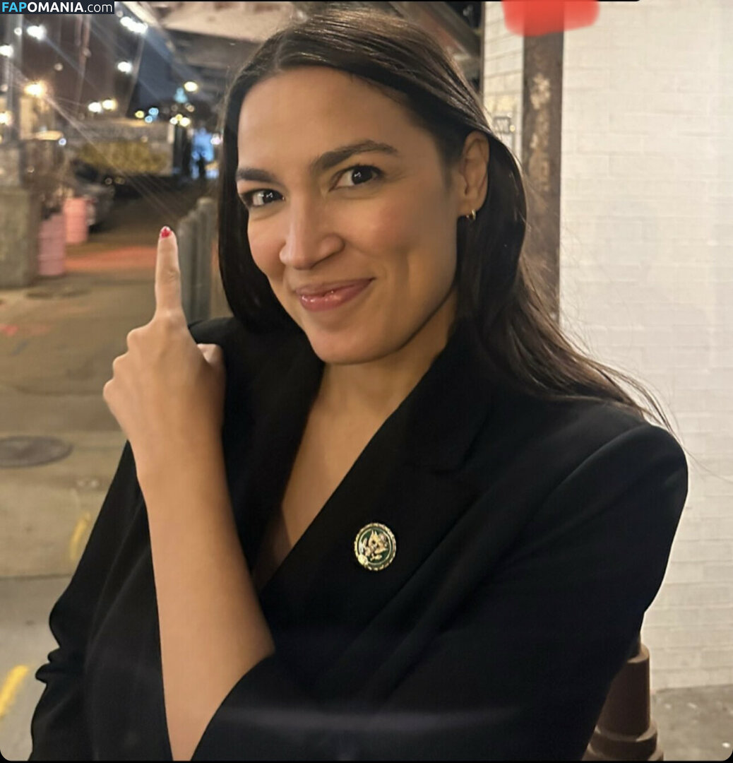 AOC / Alexandria Ocasio-Cortez Meztelen OnlyFans  Kikerült fotó #55