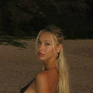 Alexis Ren