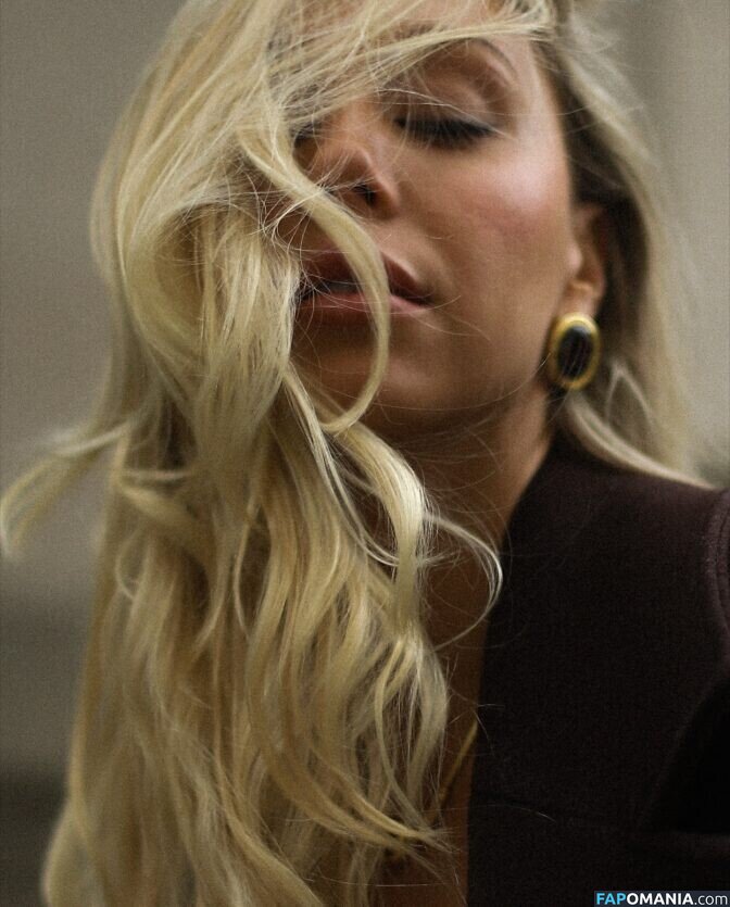 Alexis Ren / alexisren / alexisreng / alexxissren Meztelen OnlyFans  Kikerült fotó #1024