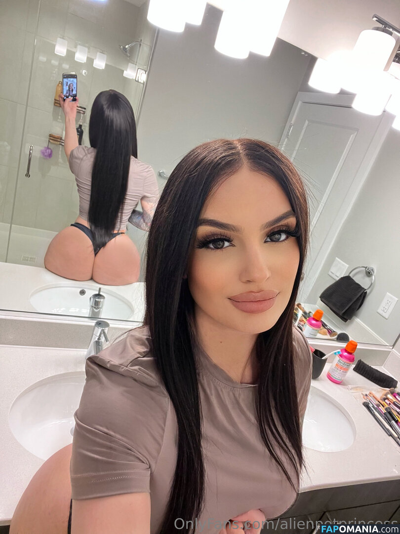 AlienPotPrincess / _alienpotprincess_ Meztelen OnlyFans  Kikerült fotó #8