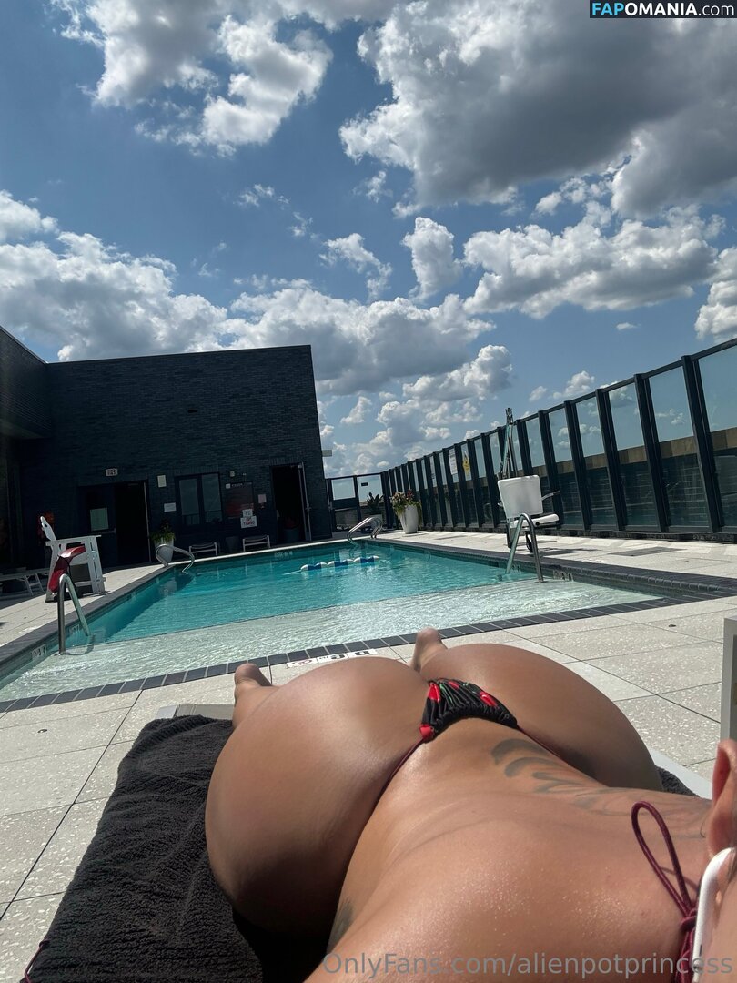 AlienPotPrincess / _alienpotprincess_ Meztelen OnlyFans  Kikerült fotó #9