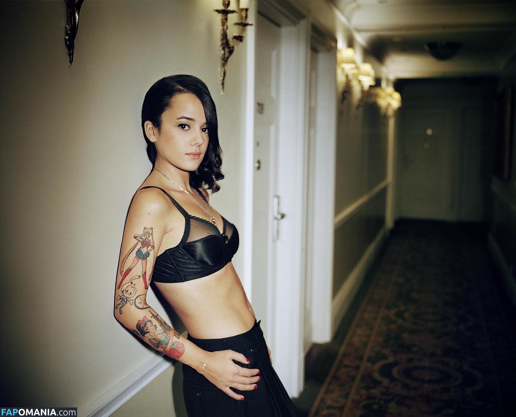 Alizee / alizeeofficiel / alizeesanzeth Meztelen OnlyFans  Kikerült fotó #19