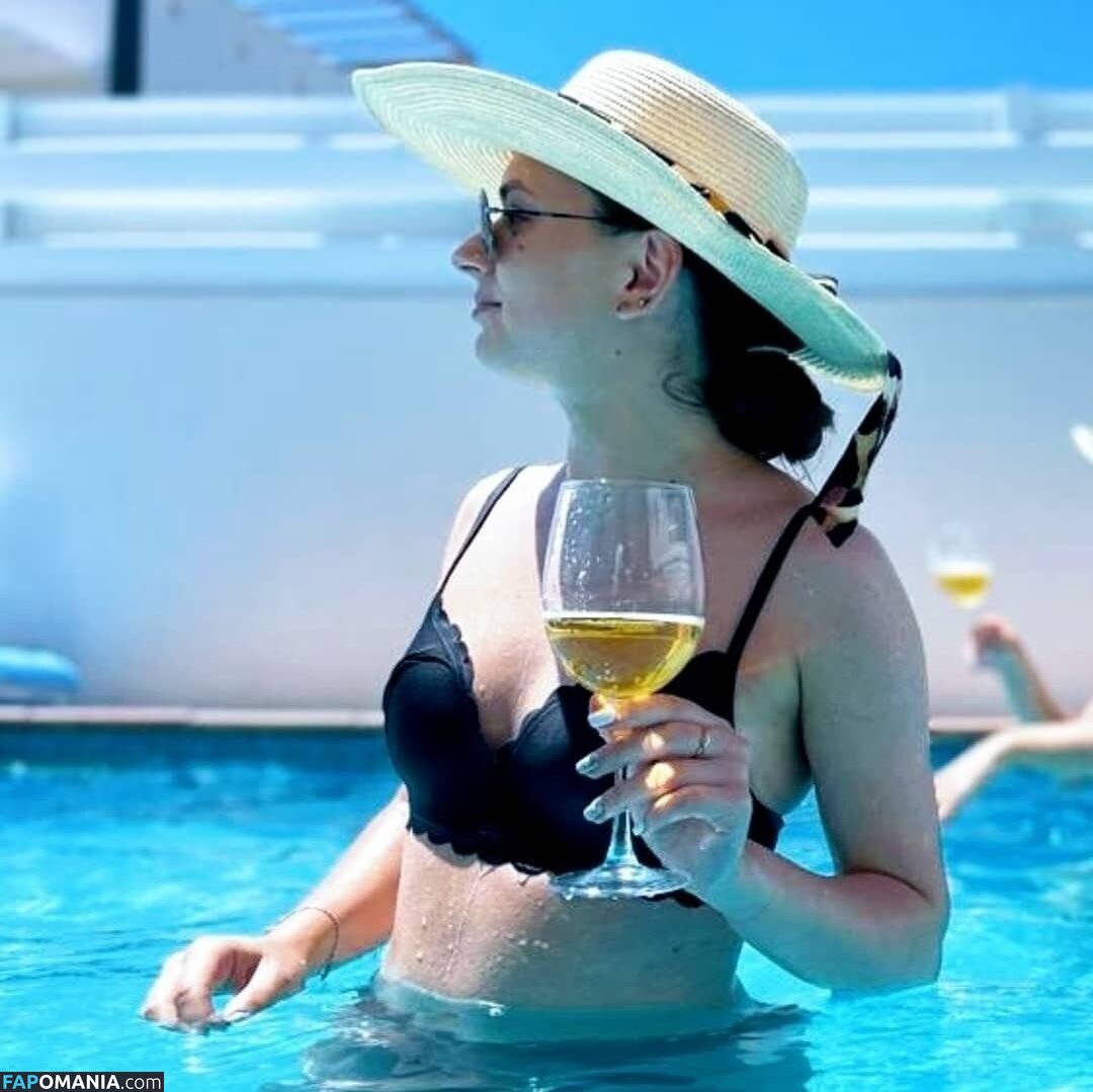 Andreea Birca / andreeaabirca / deea_deutza95 Meztelen OnlyFans  Kikerült fotó #3