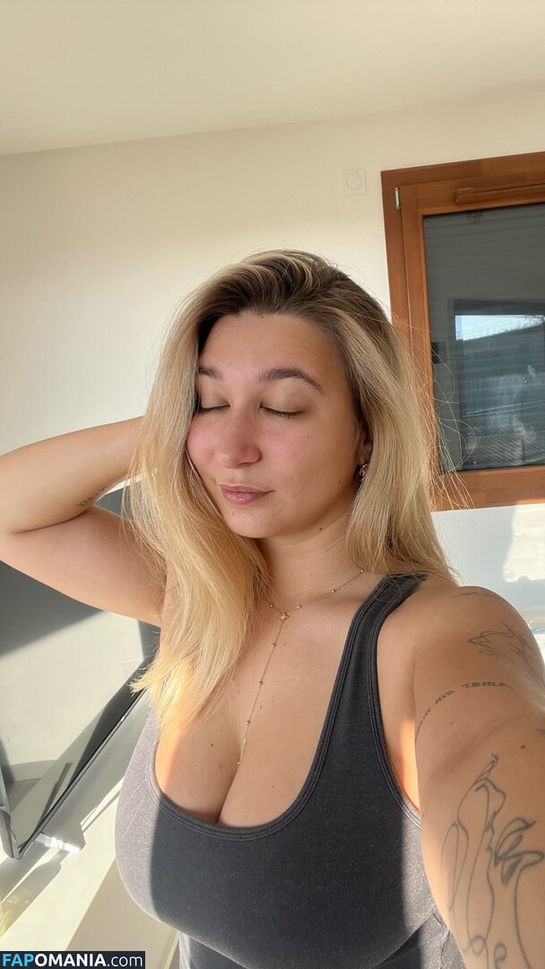 Apoline Perret / apolineprrt / shaniaperrett Meztelen OnlyFans  Kikerült fotó #7