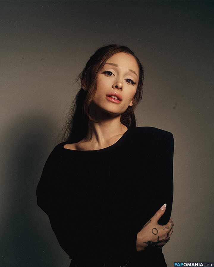 Ariana Grande / arianagrande Meztelen OnlyFans  Kikerült fotó #1