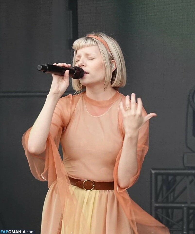 Aurora Aksnes / auroramusic / singer Meztelen OnlyFans  Kikerült fotó #1