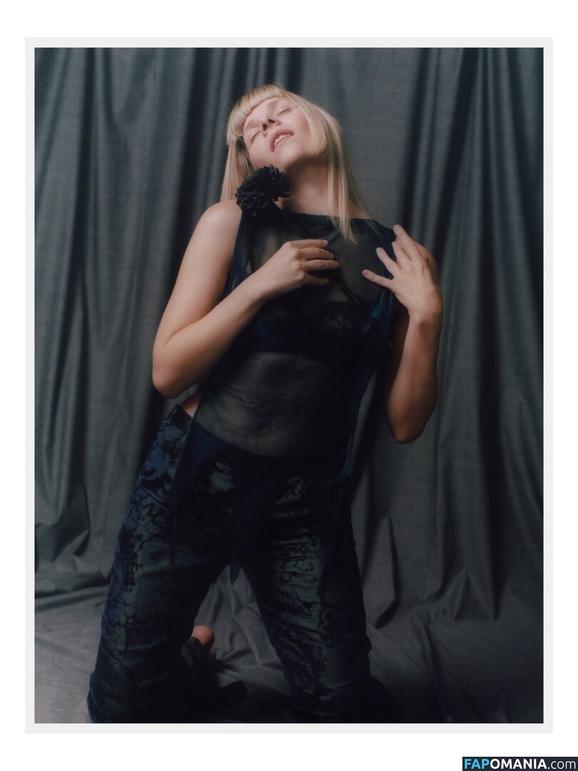 Aurora Aksnes / auroramusic / singer Meztelen OnlyFans  Kikerült fotó #260