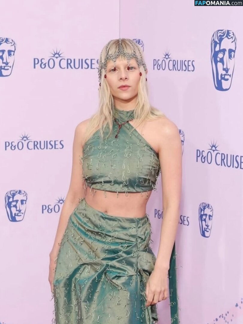 Aurora Aksnes / auroramusic / singer Meztelen OnlyFans  Kikerült fotó #264